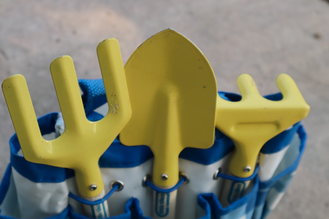 a group of yellow and blue utensils in a holder